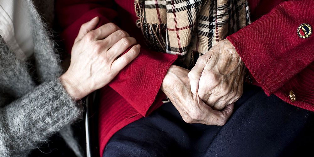 Kommunerne har budgettet med at bruge færre penge til hver ældre over 85 år i 2019, og det betyder at kommunerne typisk får 6.000 kroner mindre i tilskud til hver 85+ årig i 2020.