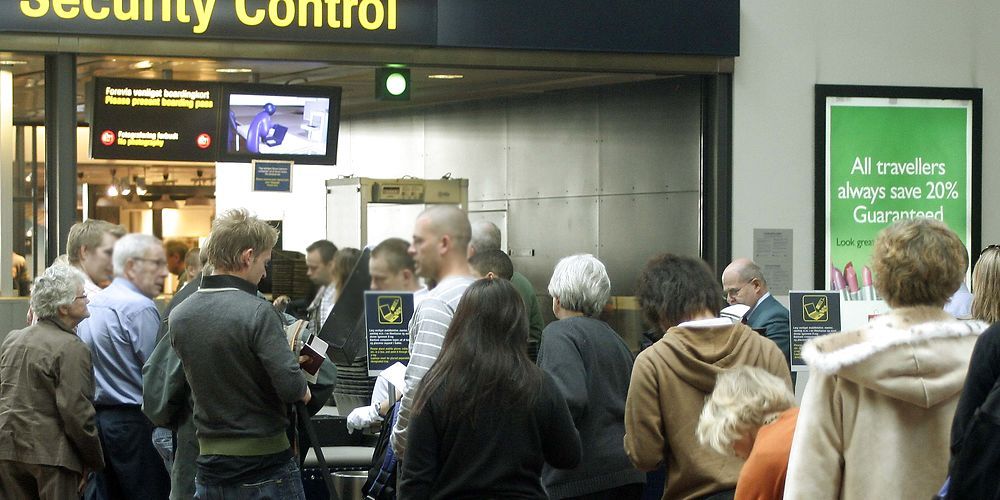 Lufthavnskontrol i Kastrup har afsløret mere end 150, der ulovligt hævede dagpenge og kontanthjælp på udlandsophold. (