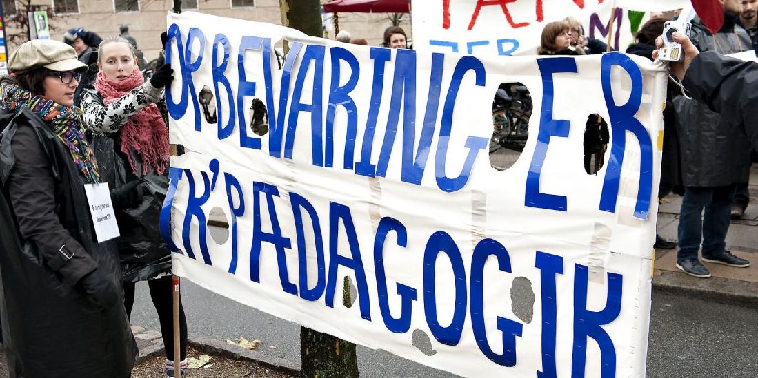 Pædagogerne har kæmpet for bedre normeringer, men nu viser nye tal, at halvdelen af landets kommuner vil spare på udgiften pr. barn i daginstitutionerne. Det er ifølge BUPL et stærkt argument for at indføre minimumsnormeringer.
