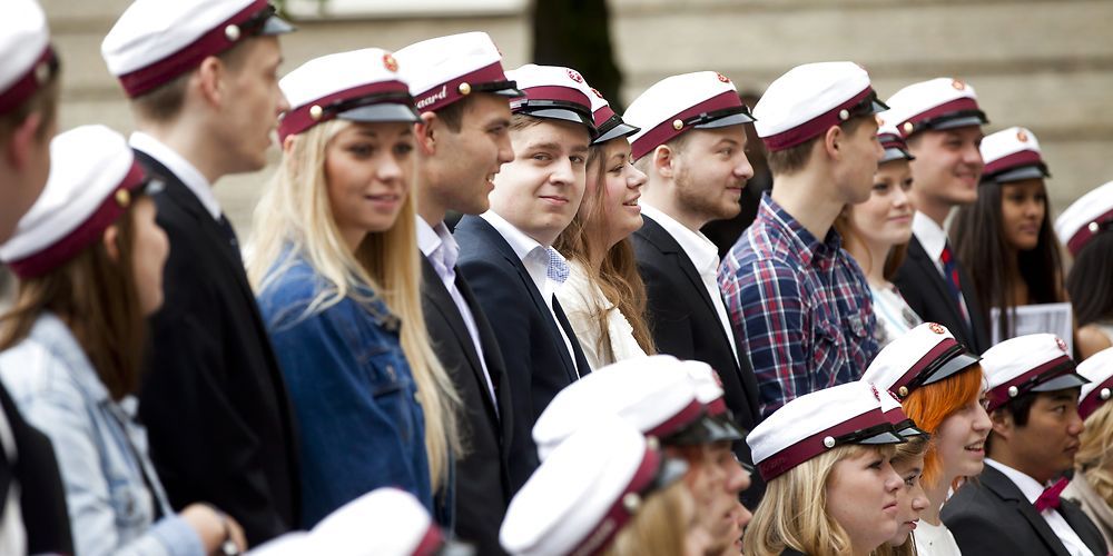 Der er 12 socioøkonomiske forhold, som har signifikant betydning for, om unge går igang med en ungdomsuddannelse. Det viser nye analyse. (