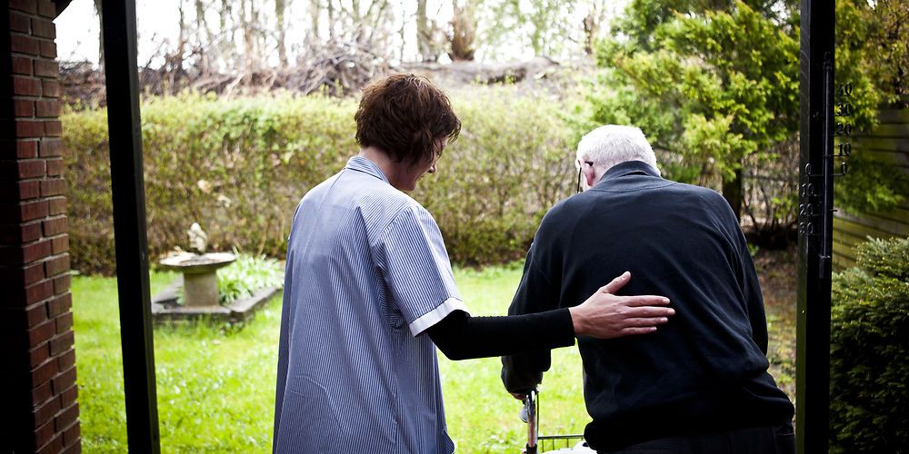 Mere hjemmehjælp, bedre pasning af handicappede, tidligere pension og lavere elafgifter - politikerne bruger løs af råderummet