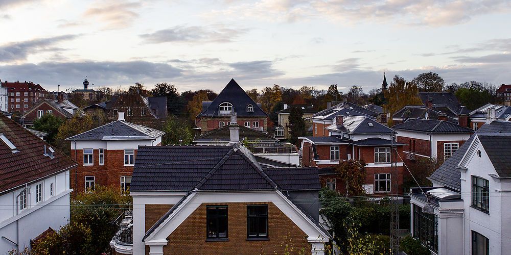 Kommunerne skal uventet fortsætte med at opkræve grundskyld frem til og med 2024 og det udløser en samlet ekstraregning i kommunerne, som kan ende på 600 millioner kroner.