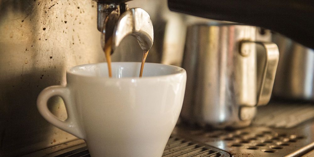 Kommuner, der præsterer dårligt i beskæftigelsesindsatsen, skal til kaffe med ministeren. (