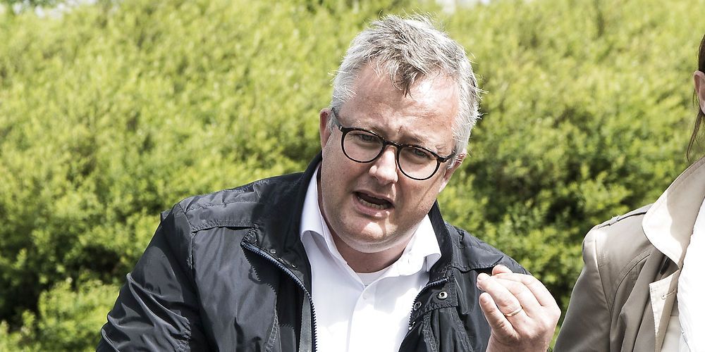 Assens borgmester Søren Steen Andersen (V) frygter, at den fattige kommune skal ud i nye sparerunder, fordi kommunen skal tilbagebetale 50 millioner kroner i selskabsskat efter Skat har indgået forlig med et amerikansk selskab med fabrik i kommunen. (