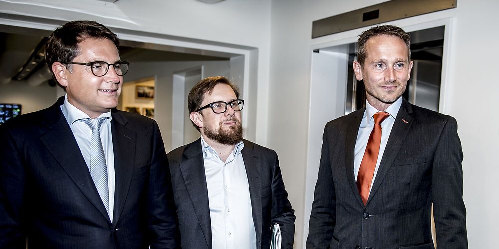 Forsalgene fra regeringen til indskrænkning af kommunalmagten blev i maj sendt fra daværende erhvervsminister Brian Mikkelsen, finansminister Kristian Jensen og økonomi- og indenrigsminister Simon Emil Ammitzbøll. (