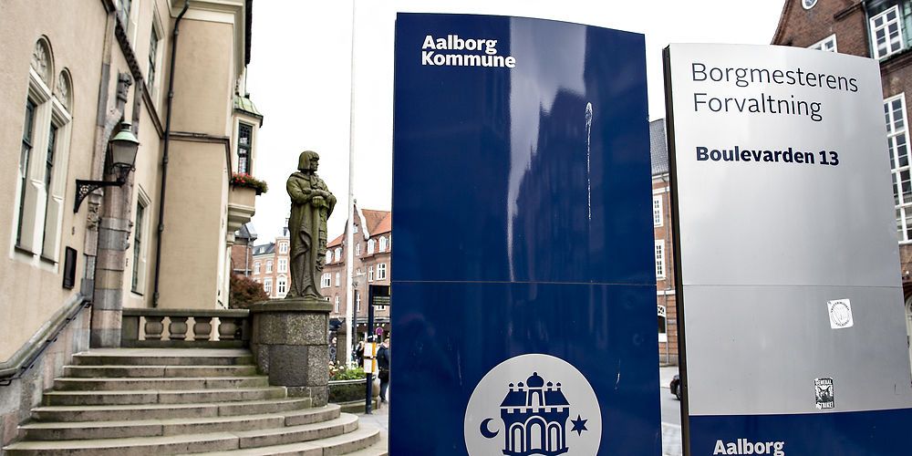Aalborg Kommune har brugt betydeligt mere på mentorordninger end København. I kroner og ører næsten 40 procent ift. hovedstaden. Begge kommuner er omfattet af stikprøvekontrol af mentorordningerne. (