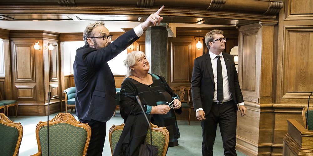 (Arkiv) Det var blå blok, der med et snævert flertal indførte opholdskravet i 2018. Det vil beskæftigelsesminister Peter Hummelgaard (S) nu af med, men det er uklart hvornår. Til højre i billedet er det tidligere beskæftigelsesminister Troels Lund Poulsen (V). (