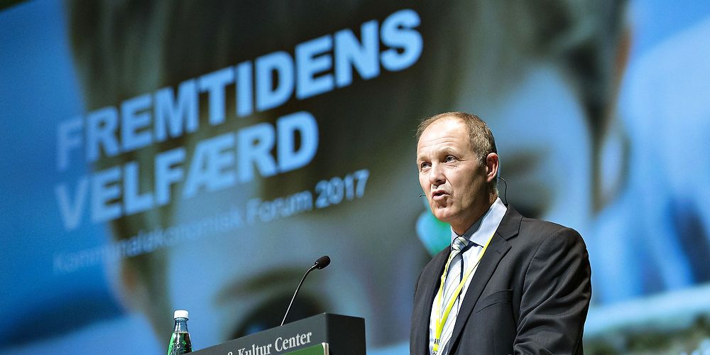 KL's næstformand Martin Damm kritiserer regeringen for kun at have to forslag i lovkataloget, som skal medvirke til at sikre afbureaukratisering for fire milliarder kroner. (