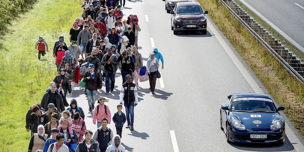 (Arkiv) Der kommer flest unge mænd til Danmark som flygtninge. Over halvdelen fra 2015 er i arbejde. (