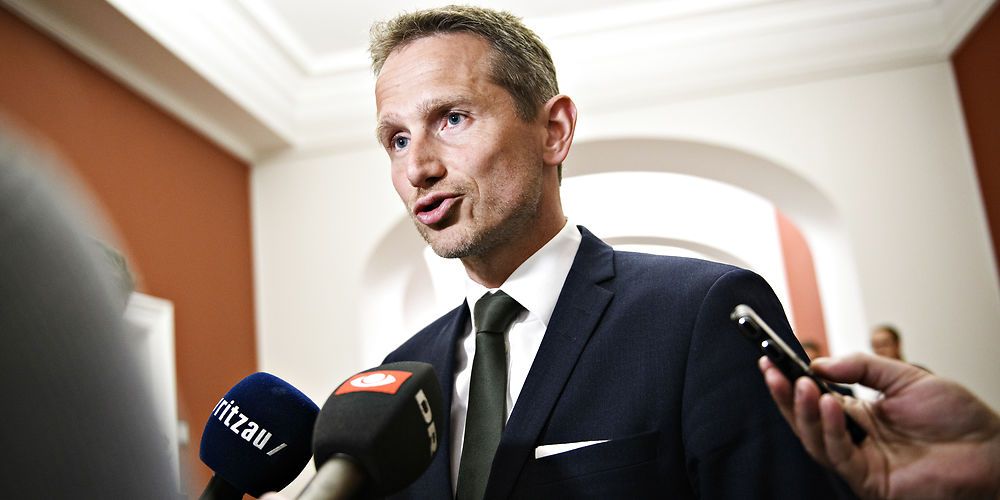 Finansminister Kristian Jensen (V) afviser kritik af, at Finansministeriet ikke regner med dynamiske effekter af offentlige udgifter. 