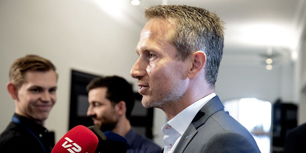 Finansminister Kristian Jensen (V) står fast på, at kommunerne ikke skal have et særligt finansieringstilskud i 2019. "Brug af kassen," lyder ministerens råd.(