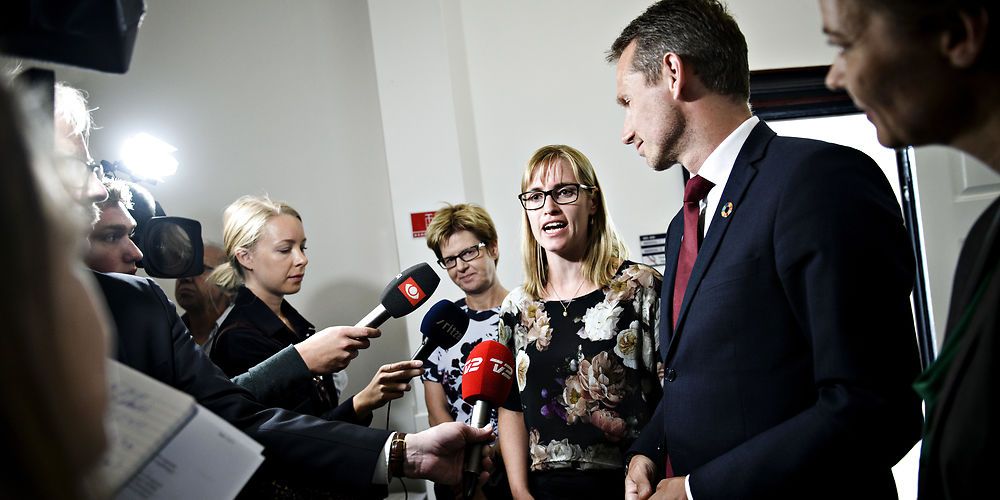 Formand for Danske Regioner Stephanie Lose (V) samt Næstformand i Danske Regioner Ulla Astman (S), Finansminister Kristian Jensen (V) og Sundhedsminister Ellen Trane Nørby (V), da Regeringen og Danske Regioner holder doorstep efter de i løbet af natten er blevet enige om regionernes økonomi for 2019, i Finansministeriet.(