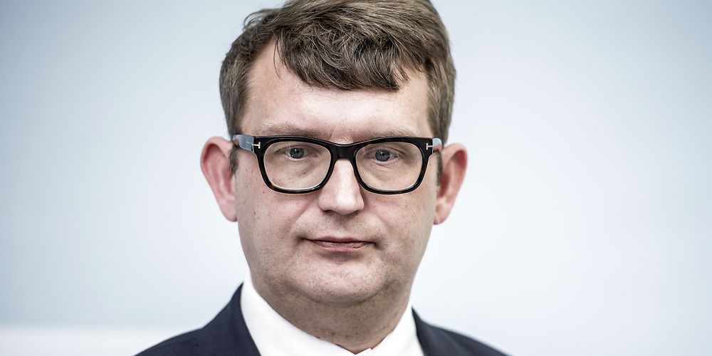 (ARKIV) Beskæftigelseminister Troels Lund Poulsen fortyder ikke aftale om at give mere frihed til kommunerne, selv om han nu griber ind ift. lave tal for lovpligtige samtaler med de ledige. (