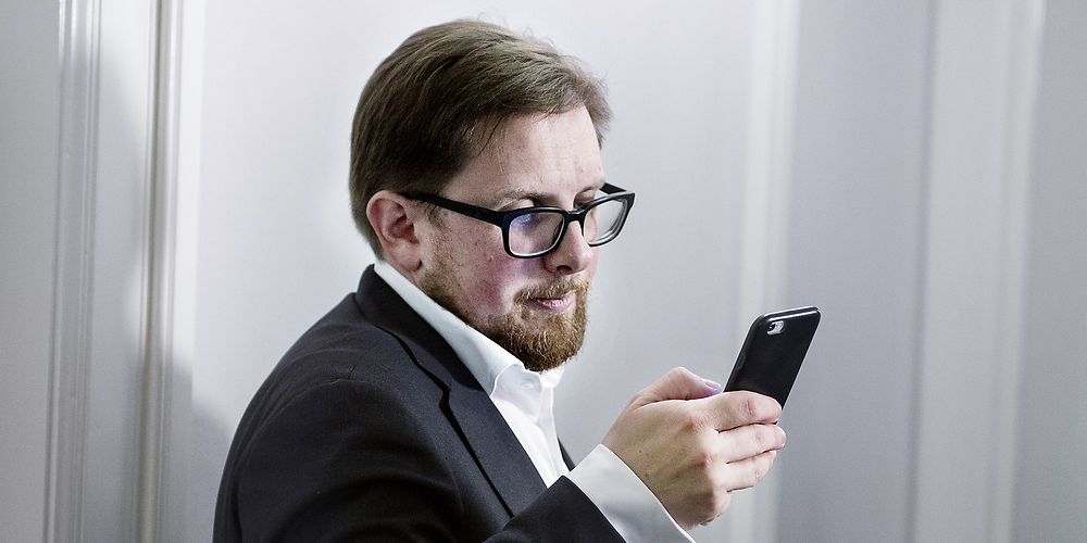 Den rapport som Økonomi- og indenrigsminister Simon Emil Ammitzbøll-Bille lagde frem forud for forhandlingerne understøttede ministerens politiske ønsker gennem sit valg af regnemetode for de kommunefordelte tabeller. (