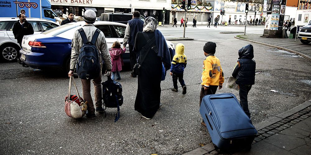 Når flygtninge og familiesammenførte i fremtiden ankommer til Danmark, kan staten tage en større andel af udgifterne fra udviklingsbistanden takket være nye OECD-regler. (