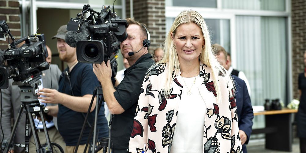 Politisk ordfører for Venstre Britt Bager skyder et forslag fra regeringen om tvungen udlicitering af cafedrift i kultur- og idrætsklubber ned. (