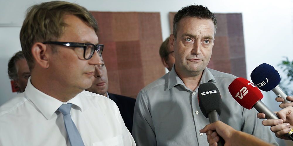 Beskæftigelsesminister Troels Lund Poulsen og Leif Lahm (S), præsenterer lovforslag til forenklet beskæftigelsesindsats, som betyder at kommunerne kan blive sat under administration. (