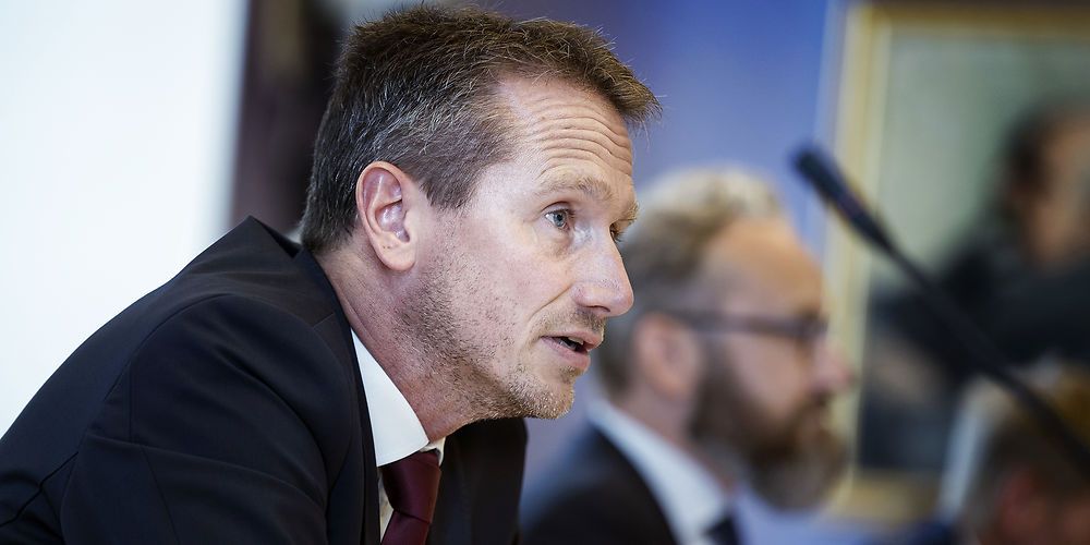 Finansminister Kristian Jensen (V) er ikke bekymret over, at det økonomiske råderum ifølge nye tal kan blive spist op af det demografiske træk. Ministeren peger på, at en del af det demografiske træk kan løses gennem effektiviseringer og moderniseringer. (