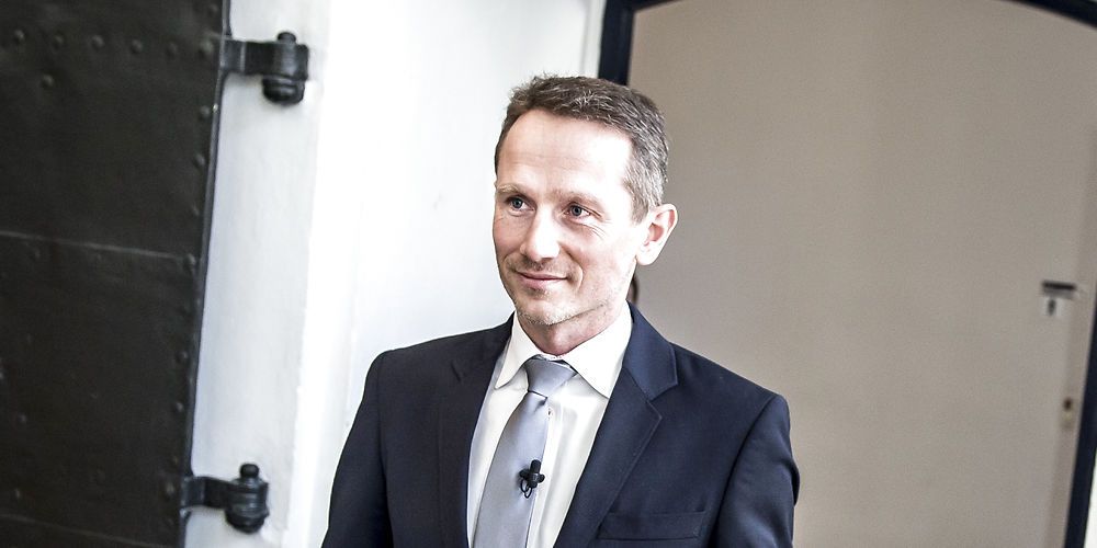 Finansminister Kristian Jensen forhandlede i går om aftale med Dansk Folkeparti om hjælp til de særligt udsatte kommuner.  (