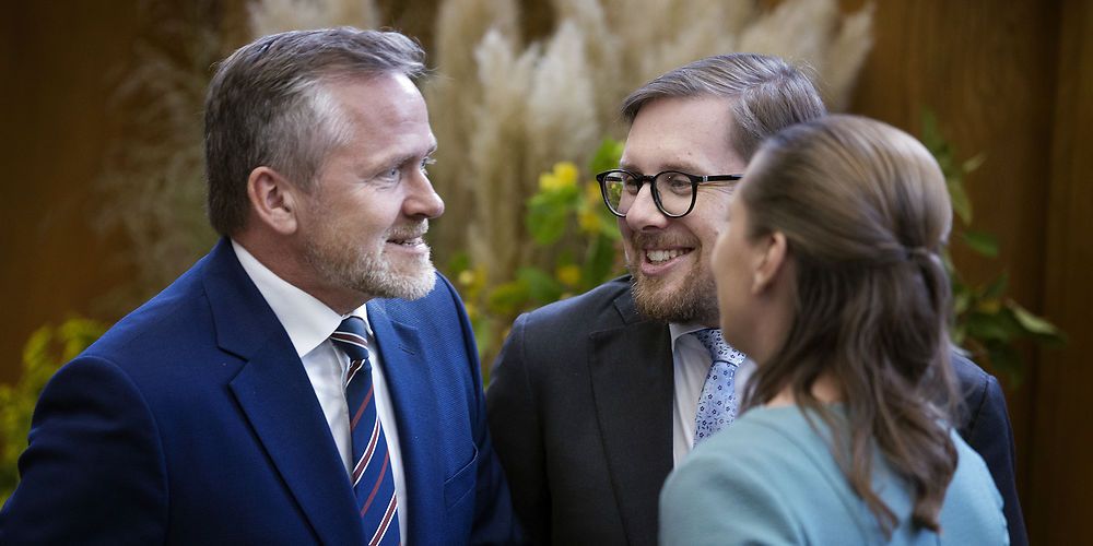 Meget tyder på, at det lykkes Simon Emil Ammitzbøll-Bille (LA) at få sit eget forslag om kompensation til kommuner igennem på bekostning af et forslag fra Socialdemokratiets formand Mette Frederiksen (