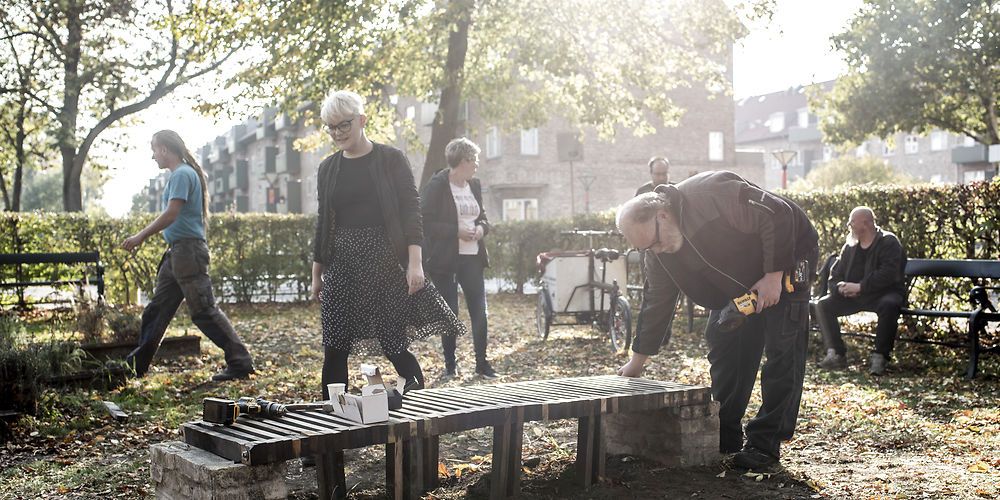 Efter arbejdsprøvning og jobafklaring i ressourceforløb kommer de fleste på førtidspension eller i fleksjob. Her er det aktiverede hos SydhavnsCompagniet i København, der bl.a. laver  kurser i grønne områder og boligsyn. (