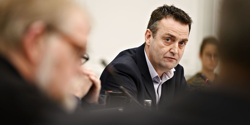Socialdemokratiet er med i aftalen om 100 millioner til opkvalificering af ledige. Beskæftigelsesordfører Leif Lahn Jensen (S) efterlyser flere penge til uddannelse. (