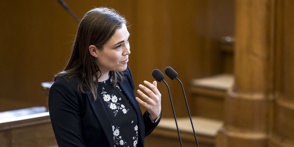Social- og Indenrigsminister Astrid Kragh (S) har meget usædvanligt i et svar til Folketinget givet klart udtryk for, hvordan en verserende klage i Ankestyrelsen over behandlingen af en dement på et plejehjem i Thisted bør afgøres i Ankestyrelsen.. (