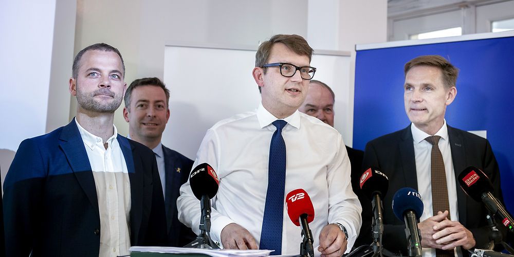 Det Radikale Venstres Morten Østergaard, beskæftigelsesminister Troels Lund Poulsen (V) og Dansk Folkepartis Kristian Thulesen Dahl præsenterer aftale om seniorførtidspension, i Beskæftigelsesministeriet. (