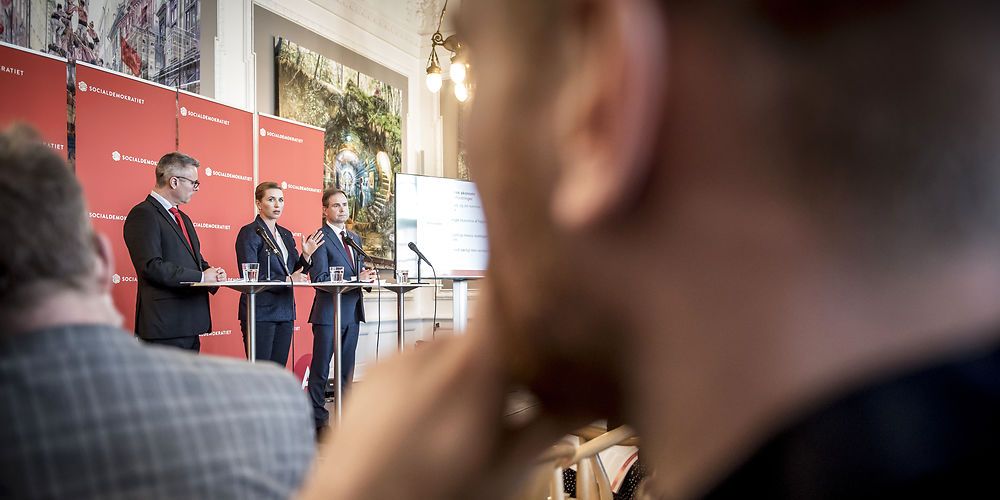 Socialdemokratiet bryder med flere års skattepolitik ved at foreslå skatteforhøjelser. (