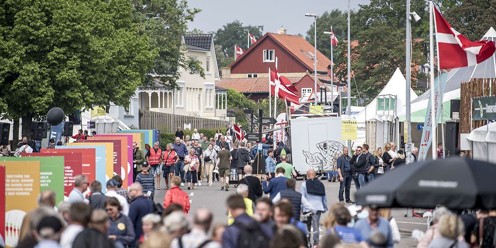 Omkring 100 mennesker fandt vej til FOA's telt, hvor retsssikkerhed i kommunerne var til debat torsdag på Folkemødet i Allinge på Bornholm. (