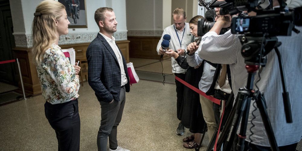 Morten Østergaard og Sofie Carsten Nielsen fra Radikale Venstre har ifølge Jyllands-Posten under regeringsforhandlingerne luftet ambitionen om at øge arbejdsudbuddet med 30.000 personer. Det bliver vanskeligt, vurderer flere økonomer. (