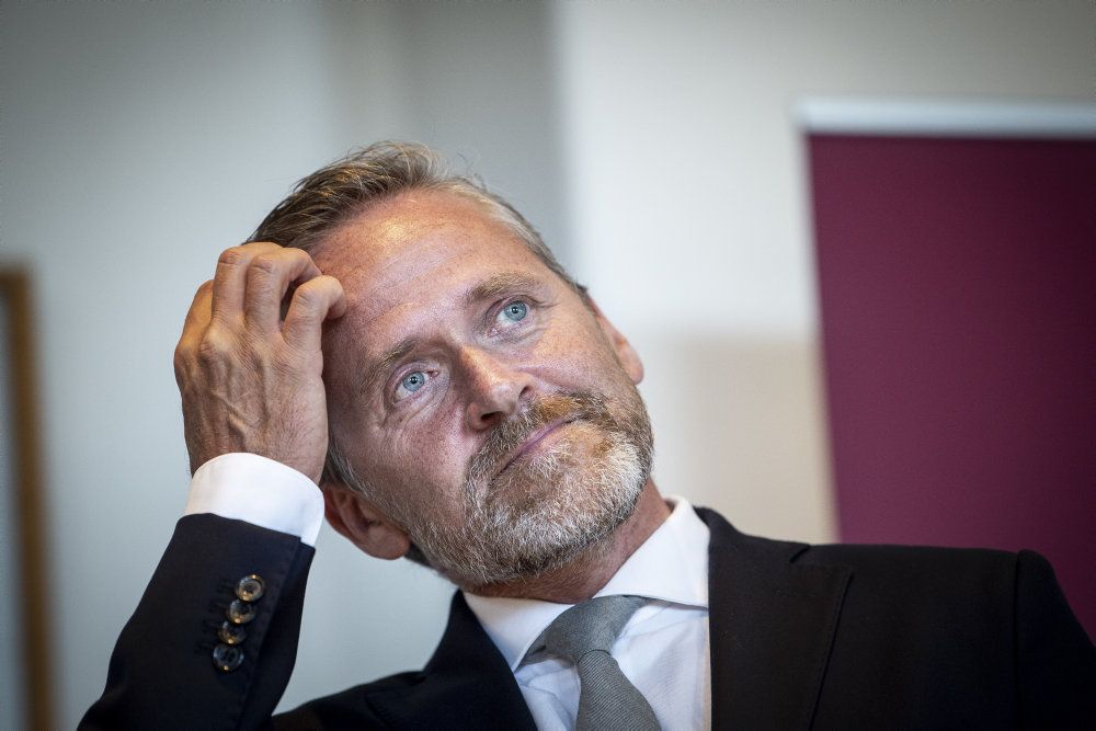 Anders Samuelsen sagde endegyldigt farvel til politik torsdag, da han var til ministeroverdragelse i Udenrigsministeriet. Han afløses af Jeppe Kofod (S) som udenrigsminister.
