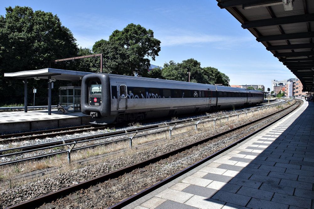 131 tidligere politikere har et frikort til DSB, og flere nuværende medlemmer af Folketinget vil også få kortet. Det skriver Radio24syv. (Arkivfoto).