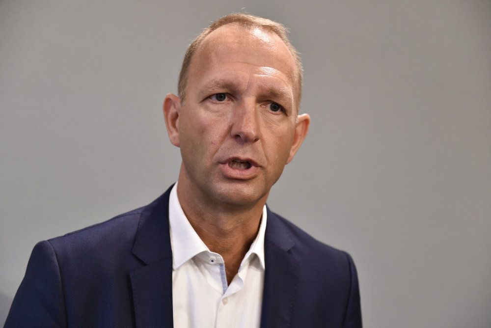 Statsminister Mette Frederiksen (S) holder møde med Lizette Risgaard fra Fagbevægelsens Hovedorganisation og adm. direktør Jacob Holbraad fra Dansk Arbejdsgiverforening om værdig tilbagetrækning i Statsministeriet. Regeringen vil give nedslidte lønmodtagere og dem, der har været længst tid på arbejdsmarkedet, bedre mulighed for en tidligere pension.