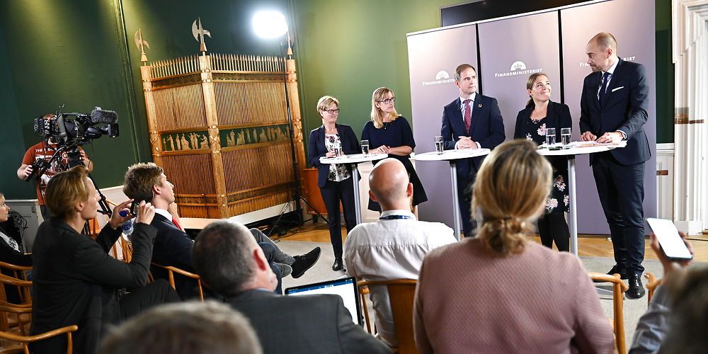 Formand for Regionerne Stephanie Lose, Finansminister Nicolai Wammen, Social- og Indenrigsminister Astrid Krag og Sundheds- og Ældreminister Magnus Heunicke. Regeringen og Danske Regioner præsenterer økonomiaftale for 2020 på doorstep i Finansministeriet i København, onsdag den 4. september 2019. (