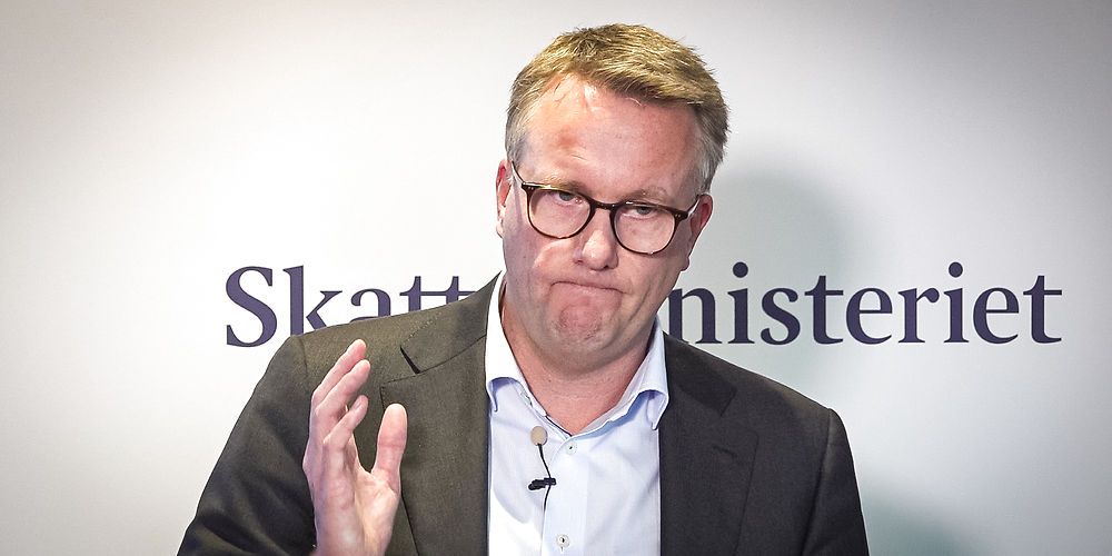 Skatteminister Morten Bødskov (S) meddelte i dag, at det nye ejendomsskattesystem bliver udskudt med tre år. Det giver en milliardgevinst til fjorten primært hovedstadskommuner, mens resten af landets kommuner lider tilsvarende tab.