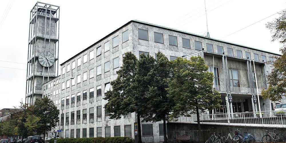 Bare fem måneder efter Aarhus Kommune gennemførte stor spareplan på grund af store tb på det særlige beskæftigelsestilskud er kommunen ifølge ny prognose på vej ud i nye problemer. (