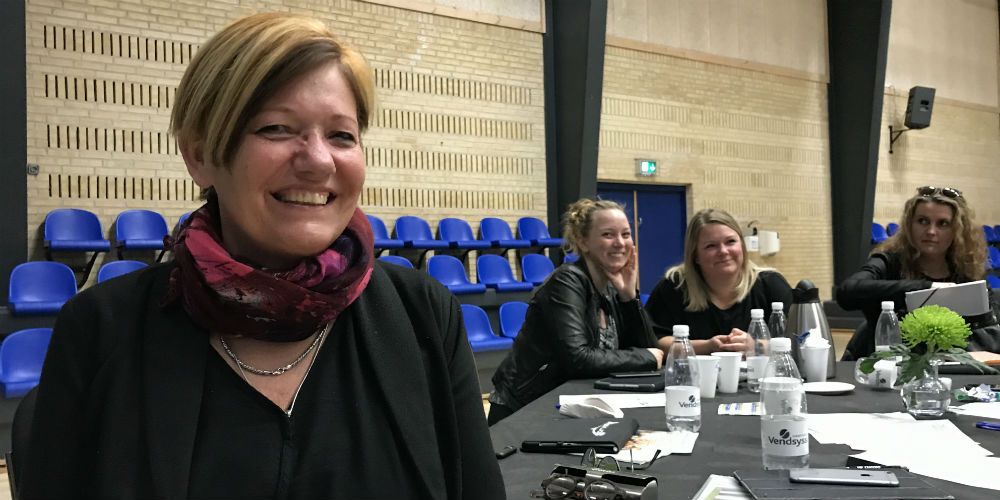 Anni Stilling, skoledistriksleder i Hjørring, fik håndslag på fritidsjob til fire elever i specialklasse fra to erhvervsledere i kommunen. (