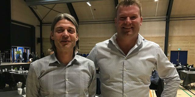 De har været med til at lave forslag til Hjørrings ungestrategi. Dan Knudsen, fabrikschef på Scandic Food i Tårs (tv), og Henrik Fjordbak, direktør på Fjordbak Byg i Hjørring (th). (