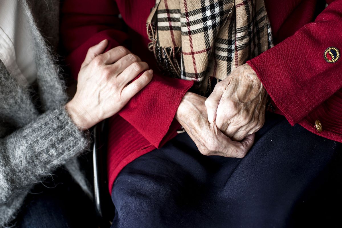 Drop det såkaldte effektiviseringsbidrag til landets kommuner, ellers får borgerne ringere service og de ansatte får dårligere arbejdsforhold, advarer fem fagforbund S-regeringen.