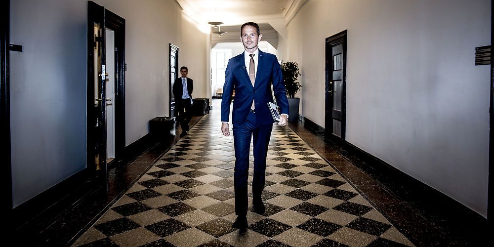 Finansminister Kristian Jensen har haft sine embedsmænd til at regne på kommunernes likviditet, og de skyder kommunernes argument om den manglende udligningsform ned. (