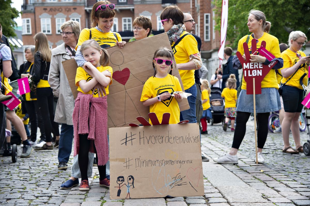 I juni var forældrene på gaden til demonstration i Aalborg. Demonstrationerne foregik over hele landet i alliance med BUPL, FOA, LFS, FOLA, Familiepolitisk Netværk samt lokale forældredemonstrationer.