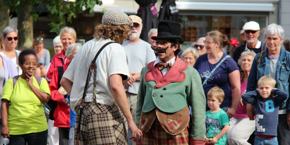 Kulturen blomstrer i Guldborgsund Kommune, og det er en meget bedst strategi for at gøre kommunen til et attraktiv til hovedstadskommunerne for børnefamilier. Her fra gadeteaterfestival. (