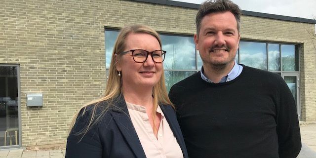 Skole- og arbejdsmarkedsudvalgene arbejder tæt sammen om  Hjørrings nye ungestrategi. Udvalgsformand Mai-Britt (S) er formand for børne-, fritids- og undervisningsudvalget, og Thomas Klimek (S) er formand for arbejdsmarkeds- og uddannelsesudvalget. (