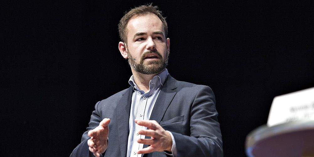 KL-formand Jacob Bundsgaard siger, at for stramme anlægsrammer, som er årsagen til, at kommunerne i 2018 har overskredet med cirka to milliarder kroner. (