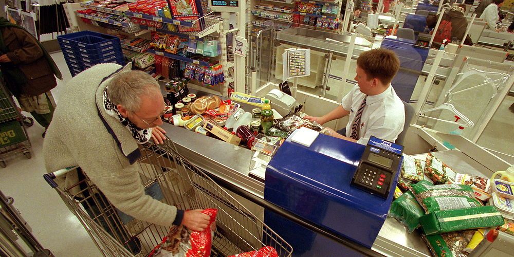 Hvis en kontanthjælpsmodtager kan få en job på HK's mindsteløn, så forbedres de offentlige finanser med 200.000 kroner om året. Men ledige får i gennemsnit 340.000 kroner om året, og det giver en effekt på de offentlige finanser på 260.000 kroner. (Arkiv-