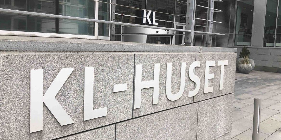 Det er ifølge en samstemmende vurdering fra en række centrale kilder intet mindre end det kommunale sammenhold som er på spil, når landets borgmestre i morgen fredag skal gøre et formentligt sidste forsøg på at få budgetterne for 2022 til at leve op til den økonomiaftale, som KL har indgået med regeringen.