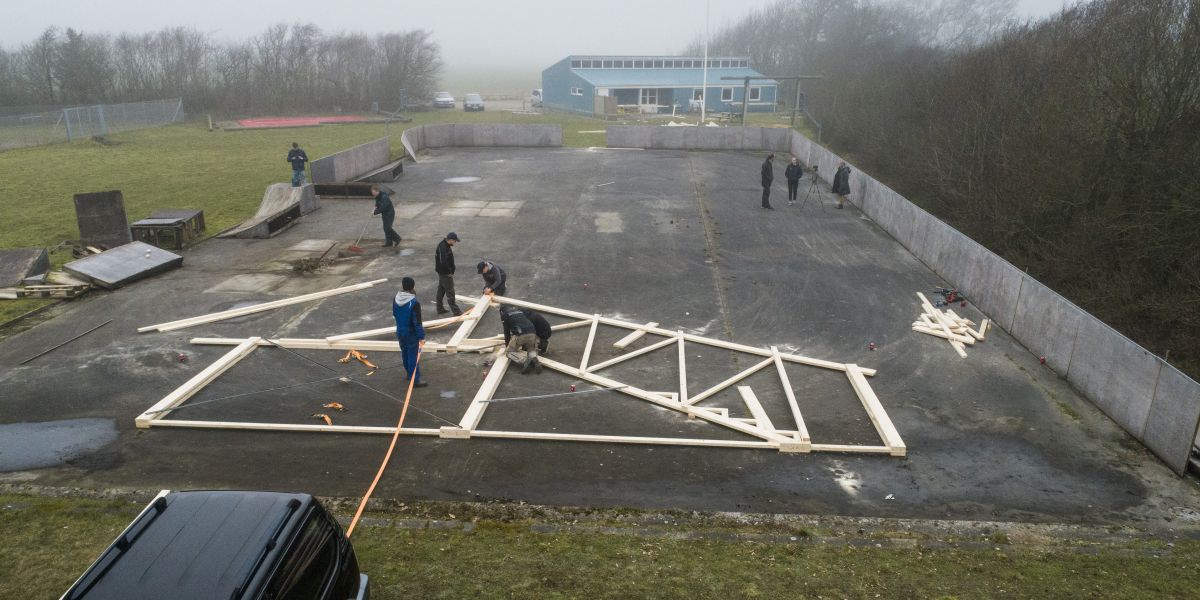 På tværsaf 'Vesterhavsklyngen' er de unge mellem 15-25 år ved at forvandle et nedslidt klubhus til et nyt attraktivt samlingsted.