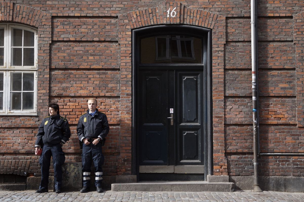 Puklen af overarbejde i den danske politistyrke har nået et niveau, hvor det ikke er muligt at afspadsere det hele, uden at det vil gå ud over politiets arbejde, siger justitsminister Nick Hækkerup.

