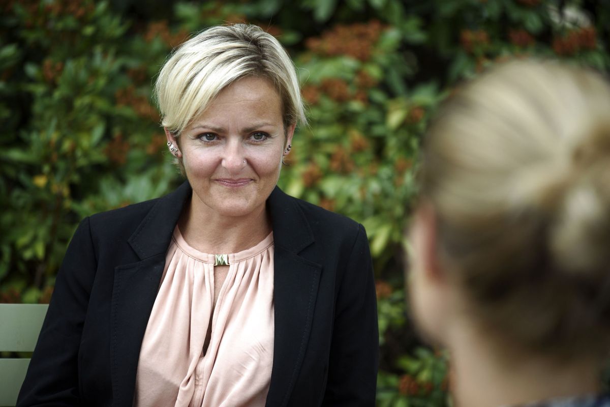 Undervisningsminister Pernille Rosenkrantz-Theil venter på en evaluering, der skal være klar i løbet af efteråret. Når den lander på hendes på bord, vil hun samle partierne bag gymnasieforliget